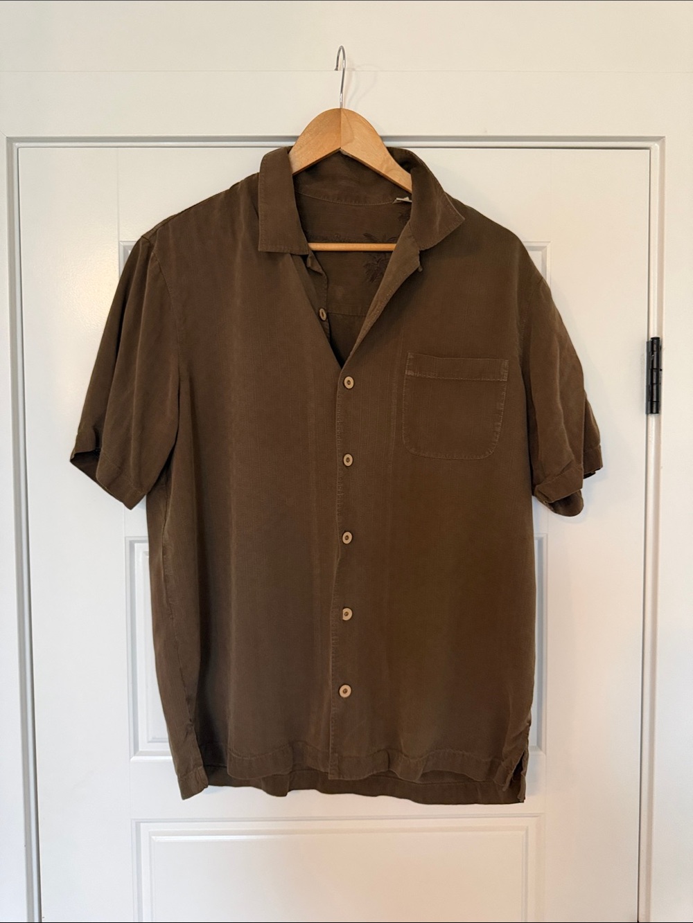 Tommy Bahamas Men's Short-Sleeve Button-Down Shirt in Brown vacation silk shirt